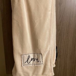 NWT Rae Dunn “love” throw